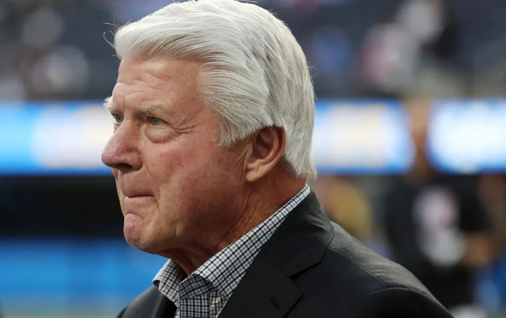Jerry Jones expresses gratitude to Jimmy Johnson