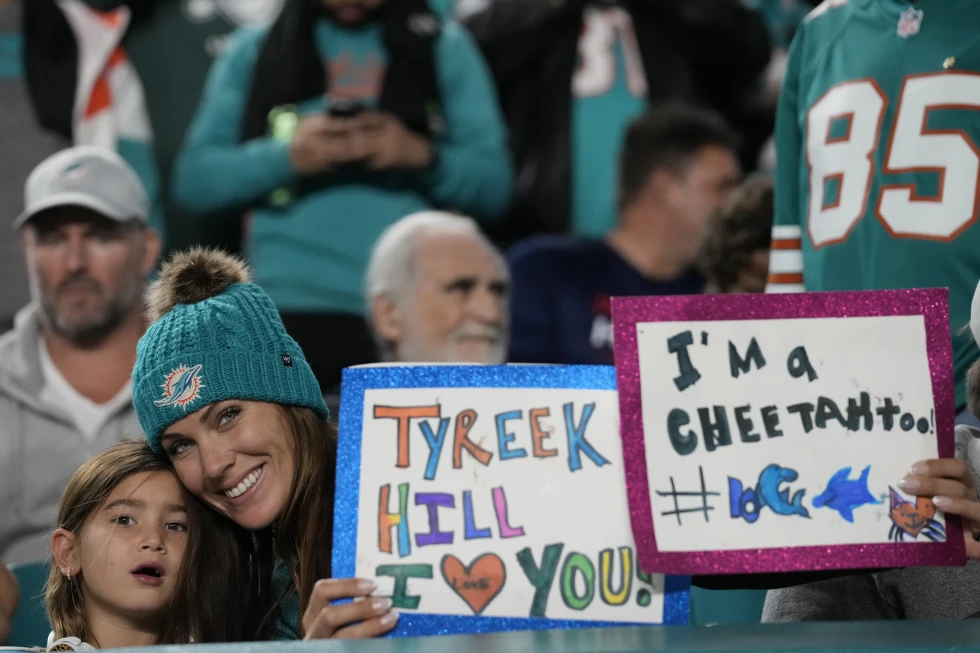 "Tyreek Hill Sidelined with Ankle Injury During Dolphins vs. Titans Game"